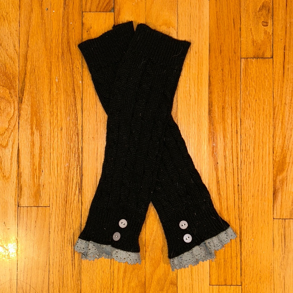 black and gray leg warmers
